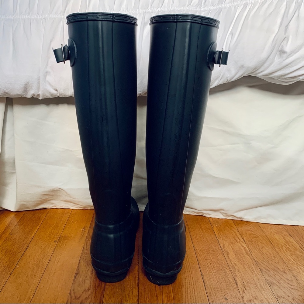 Navy Blue Hunter Rain Boots Size 8 - Picture 3 of 5